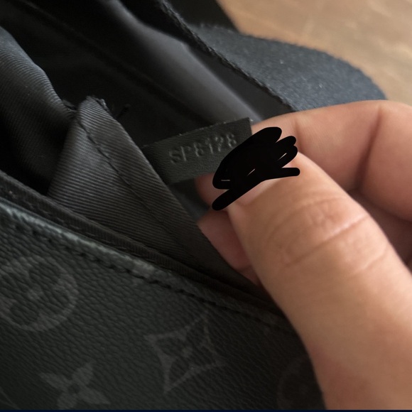 Louis Vuitton - Picture 4 of 4